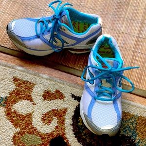 Lady Isaac Newton Running Shoes